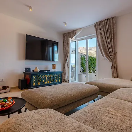 Kirka Apartment *